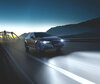 Auto met H1 Osram Cool Blue Intense-koplampen, dimlicht met LED-effect.