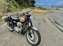 Led KAWASAKI W650 2000 Green/Cream Custom combination of the chrome bezel on a black 7" bucket. Thanks Tony! Tuning